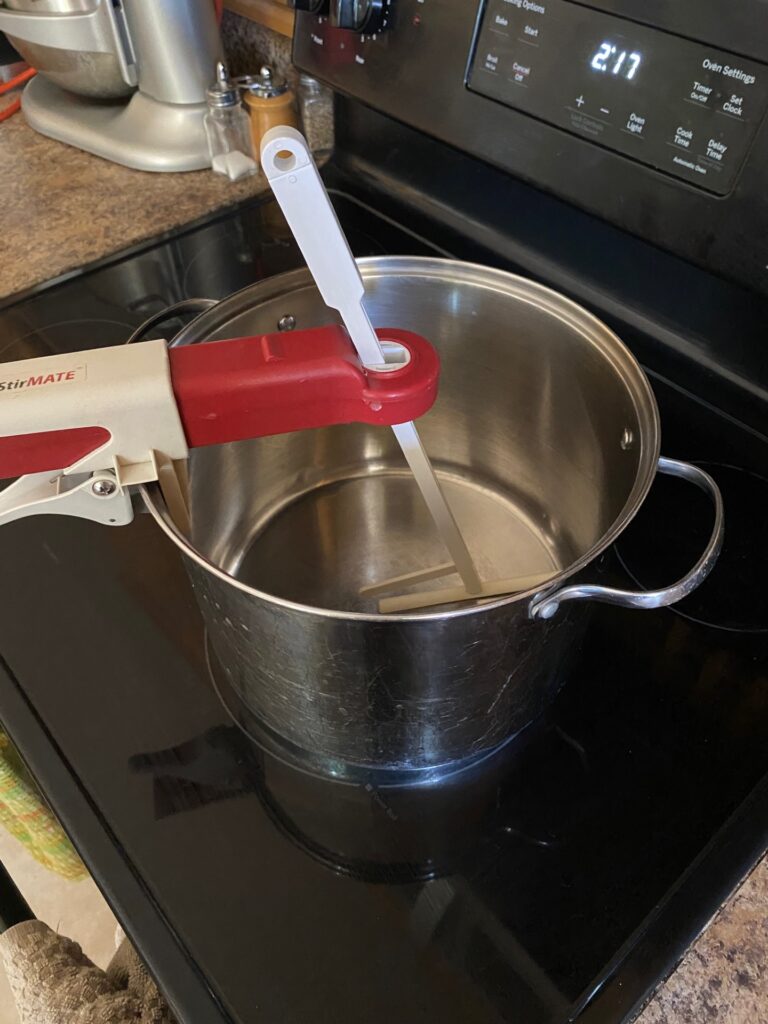2 gallon pot with automatic stirrer